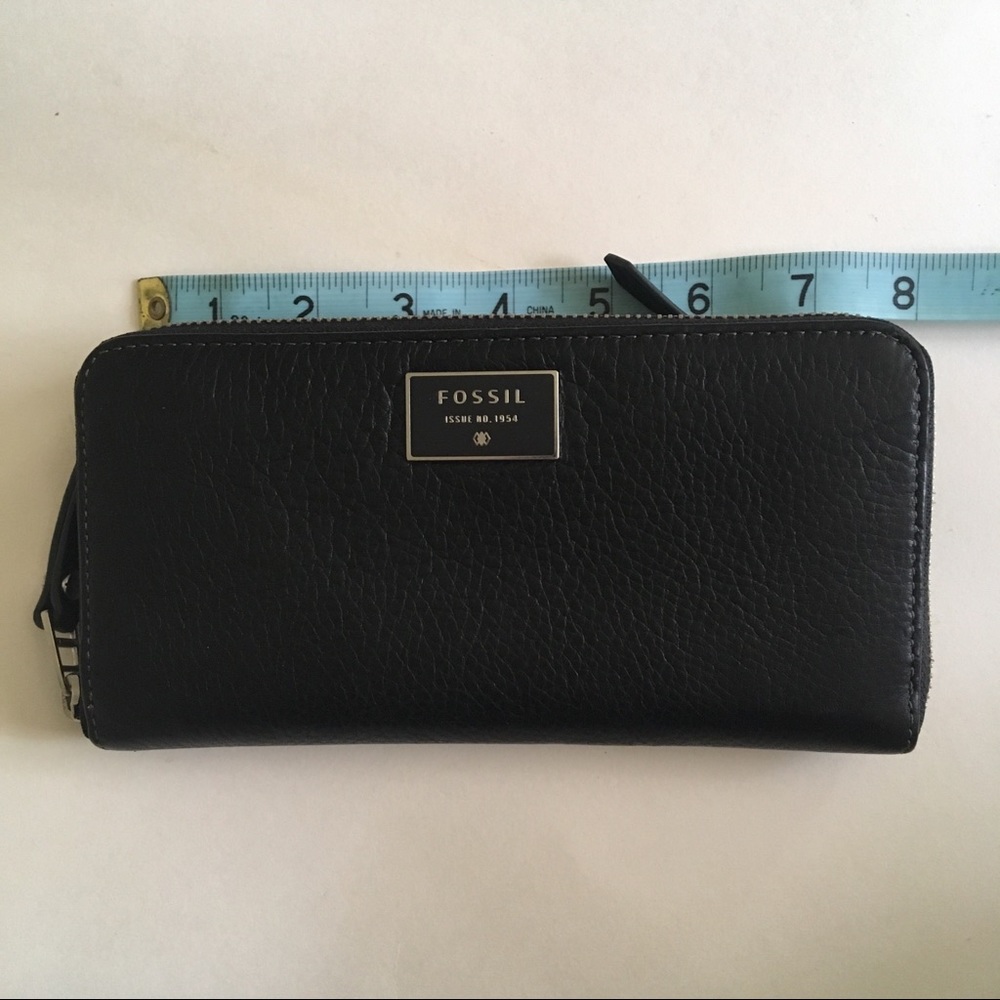 Black pebbled leather fossil large wallet